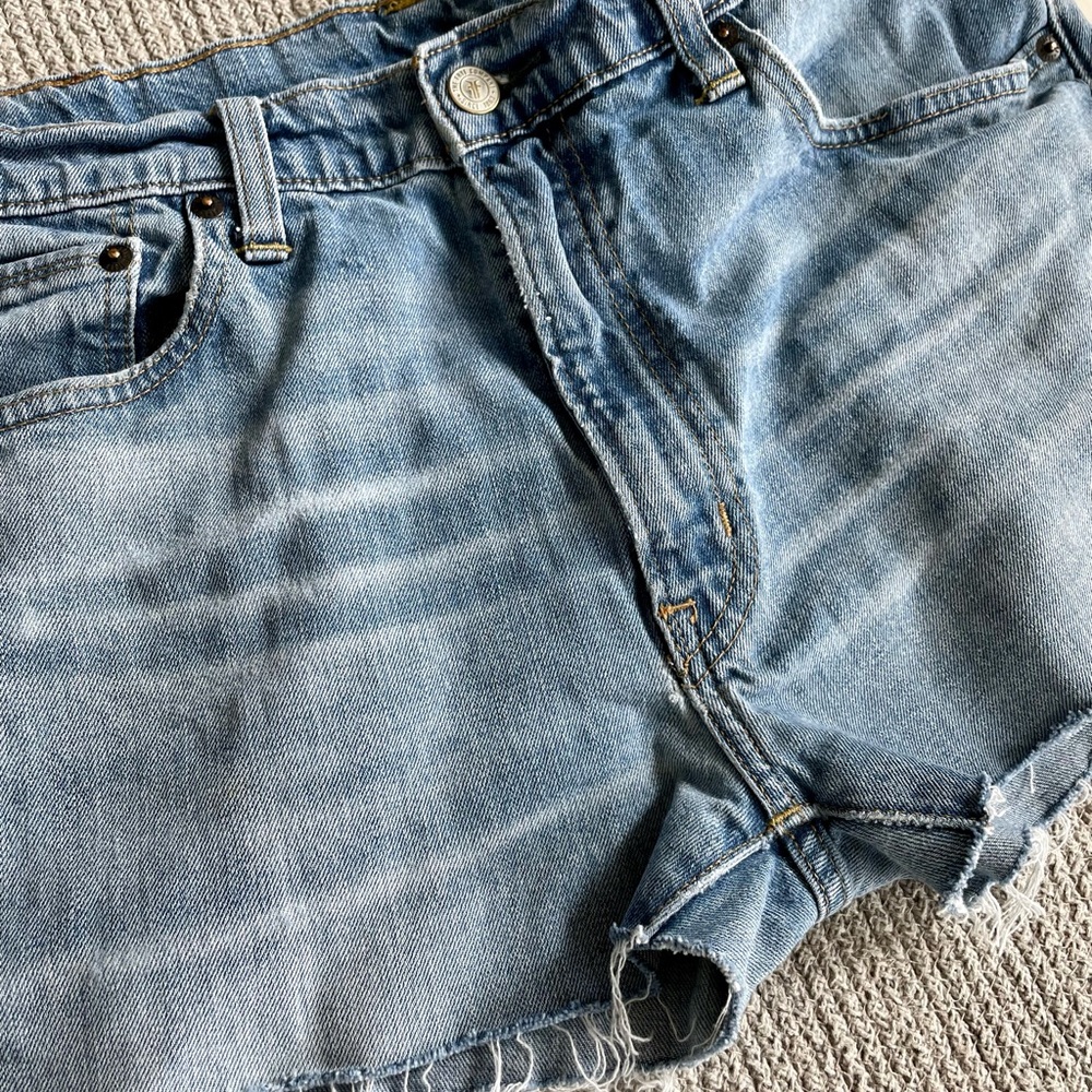 Frye Distressed Cut Off Jean Shorts Sz 34 Men’s Fit Size 8 - Picture 14 of 14